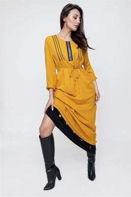 فستان عتيق أصفر غامق بأطراف مطرزة وأكمام طويلة نسائي